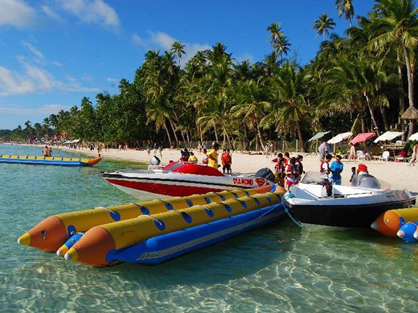 Sumakay ng Bangkang Saging sa Boracay