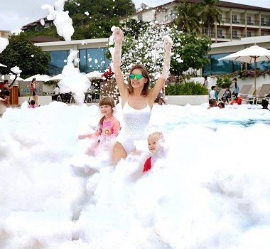 Boracay｜Foam Party at Crimson Resort