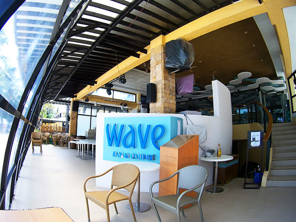 Wave Bar & Lounge