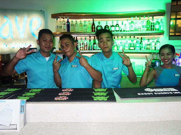 Wave Bar & Lounge