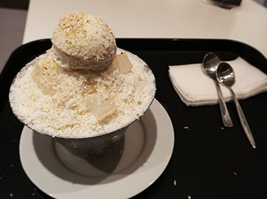 Coconut bingsu